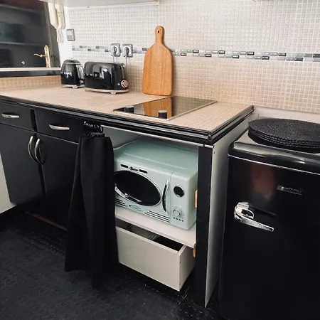 Rnet - Rhc 1208 Center Apartment